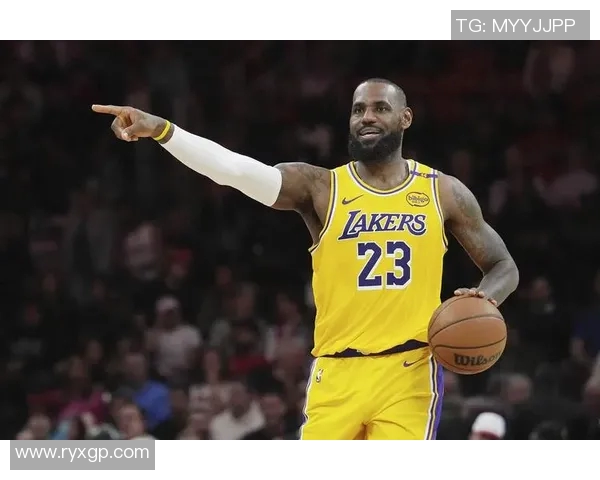 湖人终结五连败！詹姆斯复出带队大胜太阳，再次登顶西部排名